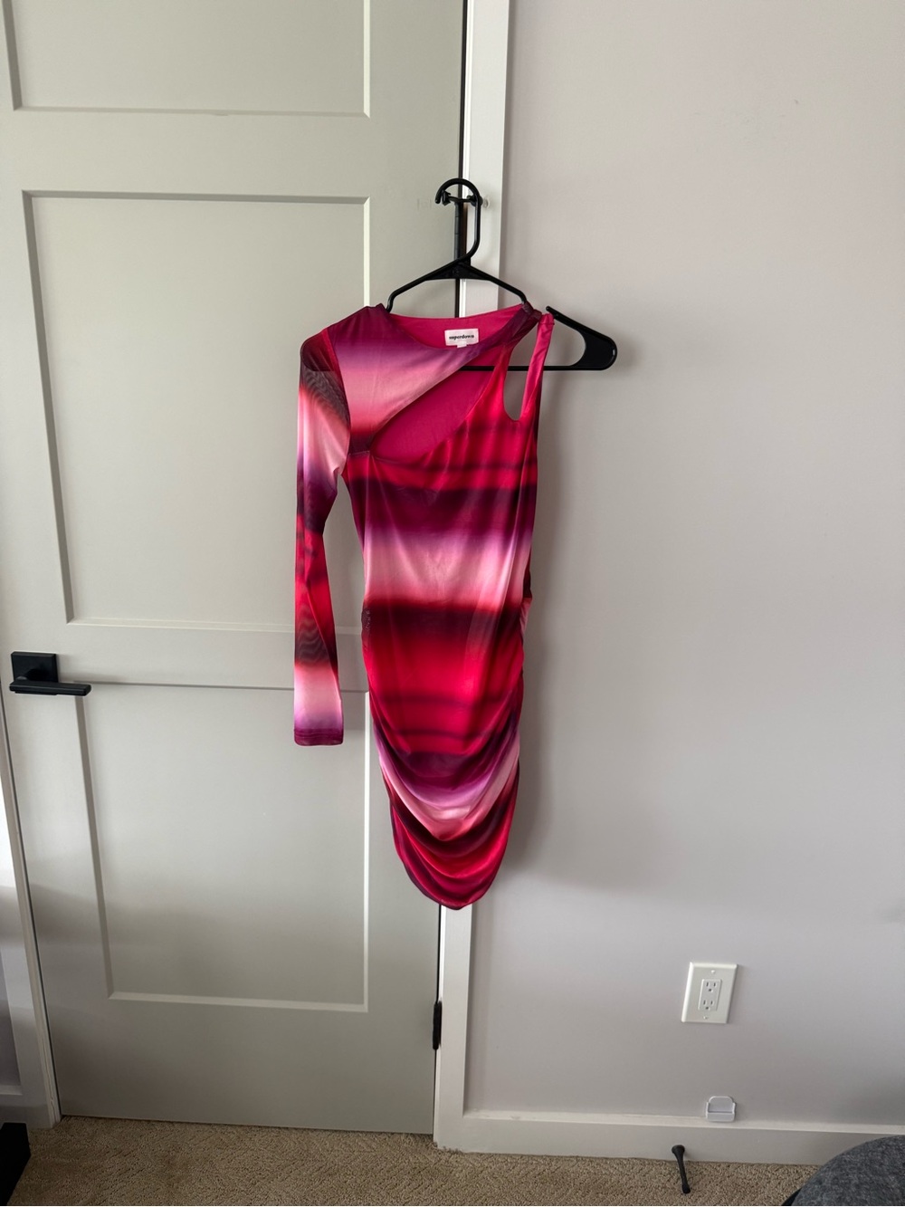 superdown Pink Ombre Asymmetrical One-Sleeve Bodycon Dress